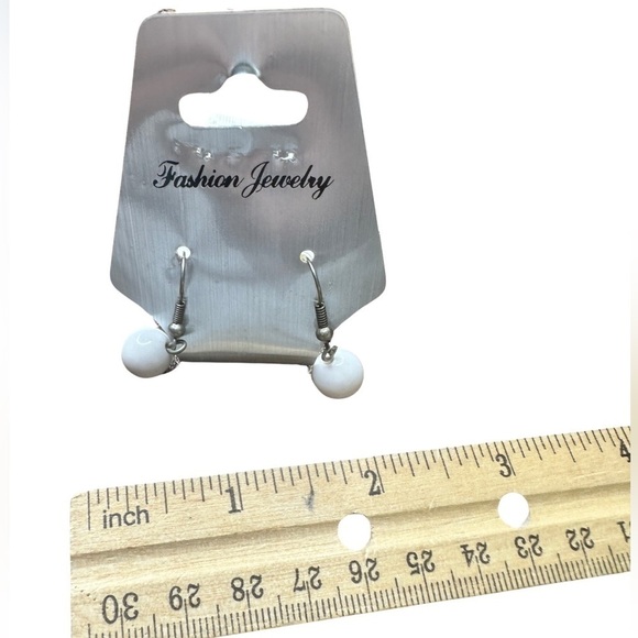 Fashion Jewelry Earrings (NWT) 🤍 - Picture 3 of 3